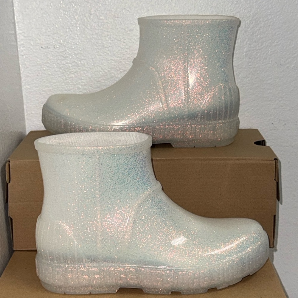 🔥6 FOR $25!🔥UGG! Sparkly White Kids Boots - Picture 4 of 7